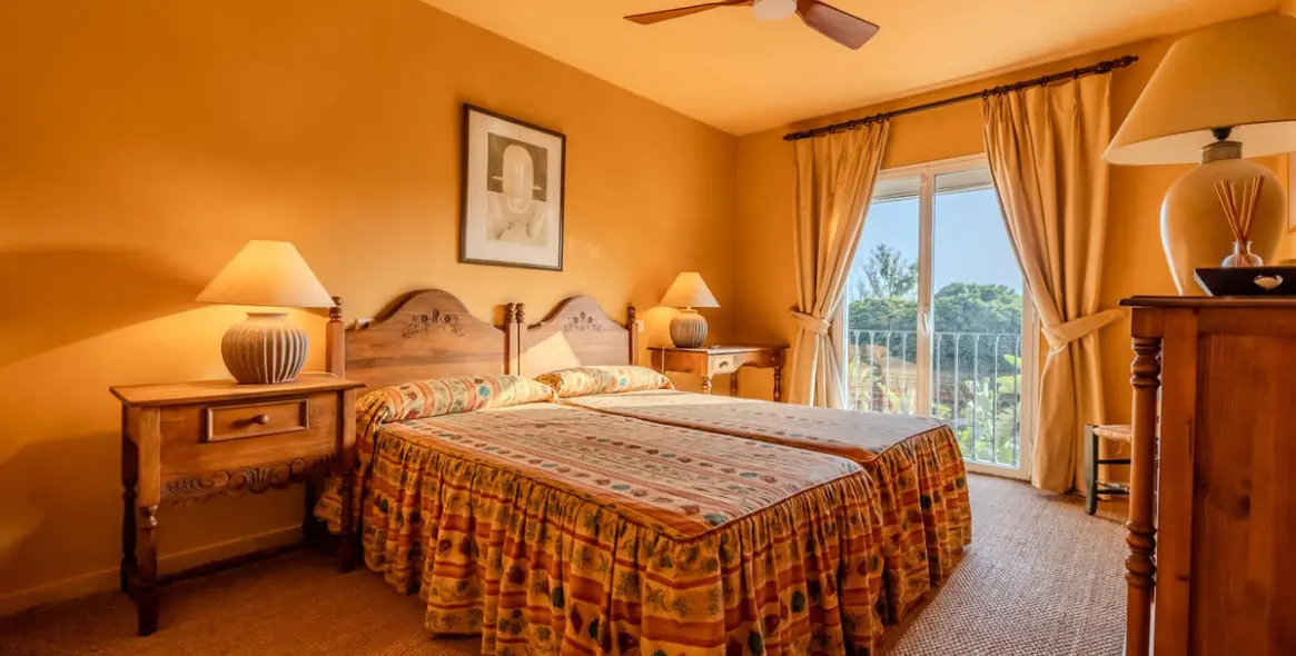 Sale of middle floor apartment in Guadalmina Alta 16