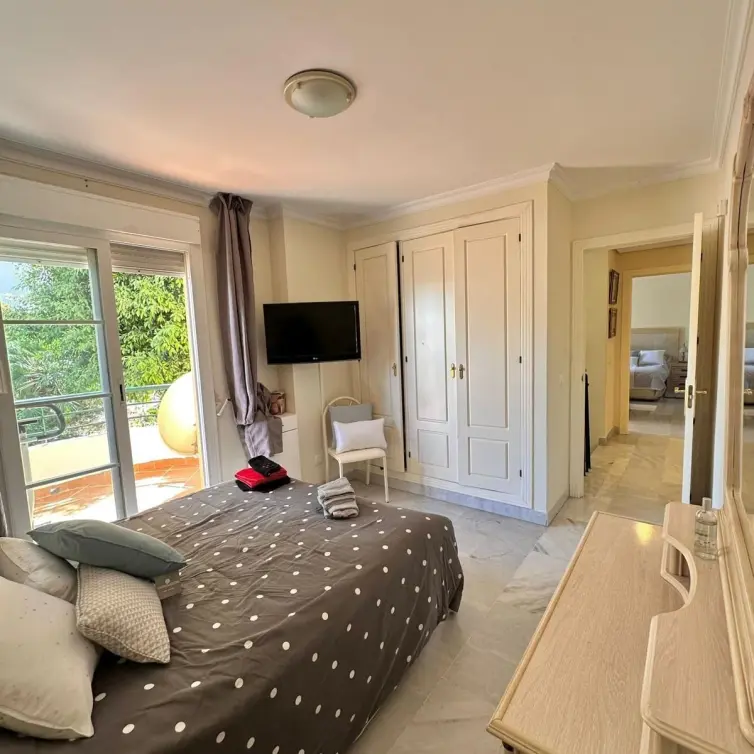 Sale of duplex in Nueva Andalucía