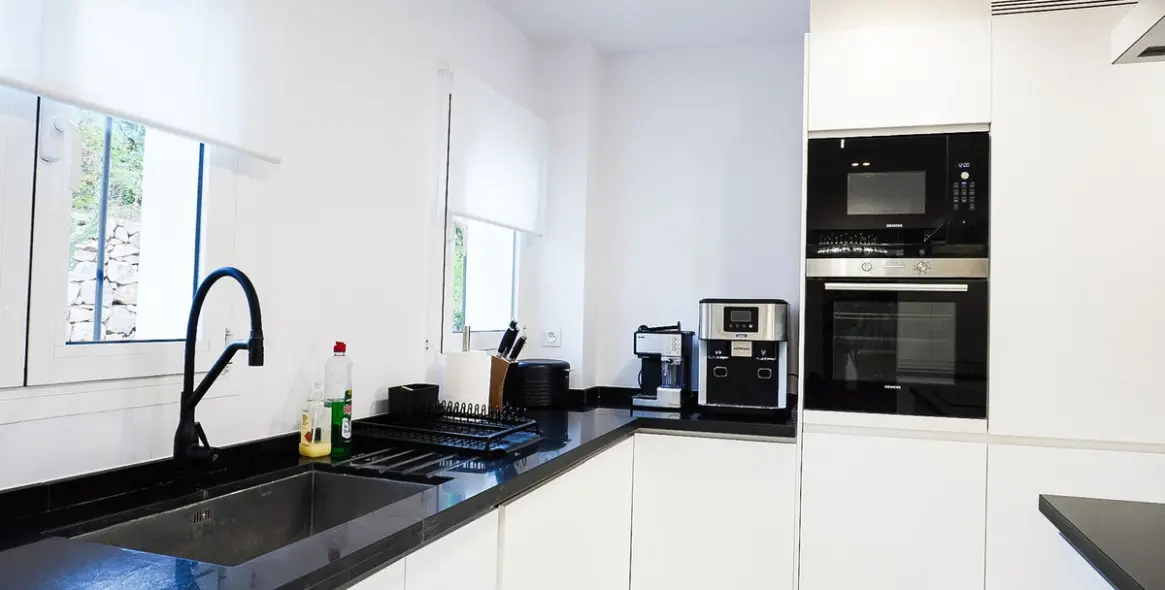 Sale of ground floor apartment in Nueva Andalucía 11