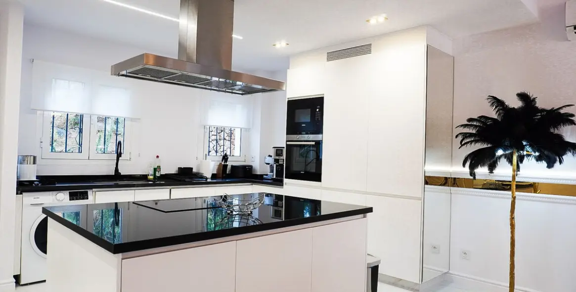 Sale of ground floor apartment in Nueva Andalucía 12