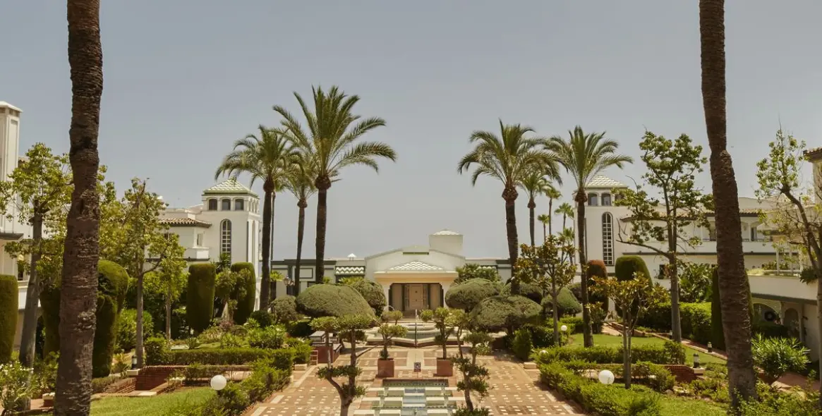 Sale of middle floor apartment in Estepona 14