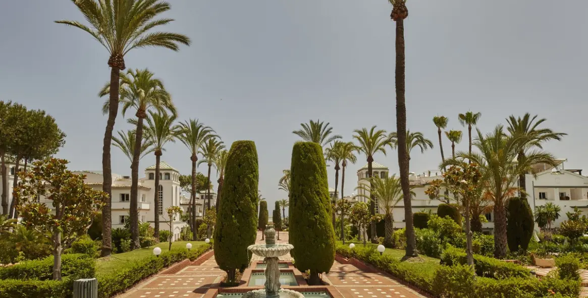 Sale of middle floor apartment in Estepona 15