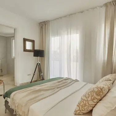 Sale of middle floor apartment in Estepona