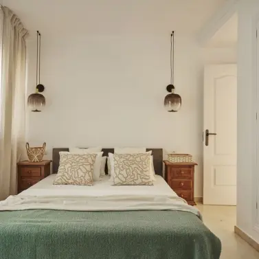 Sale of middle floor apartment in Estepona