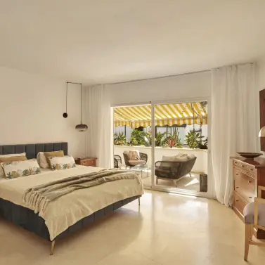 Sale of middle floor apartment in Estepona