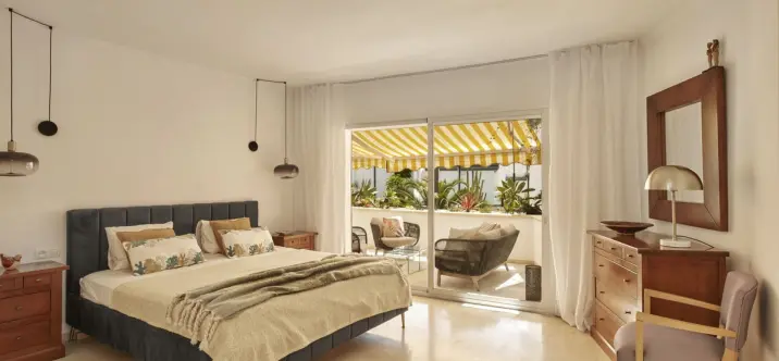 Sale of middle floor apartment in Estepona 3