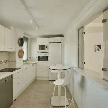 Sale of middle floor apartment in Estepona