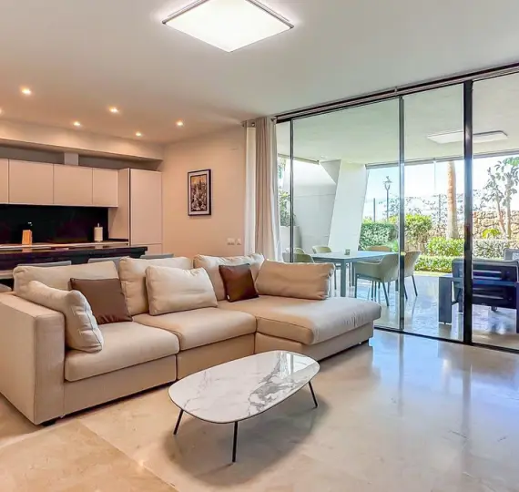 Продажа апартаментов на первом этаже в Cabopino