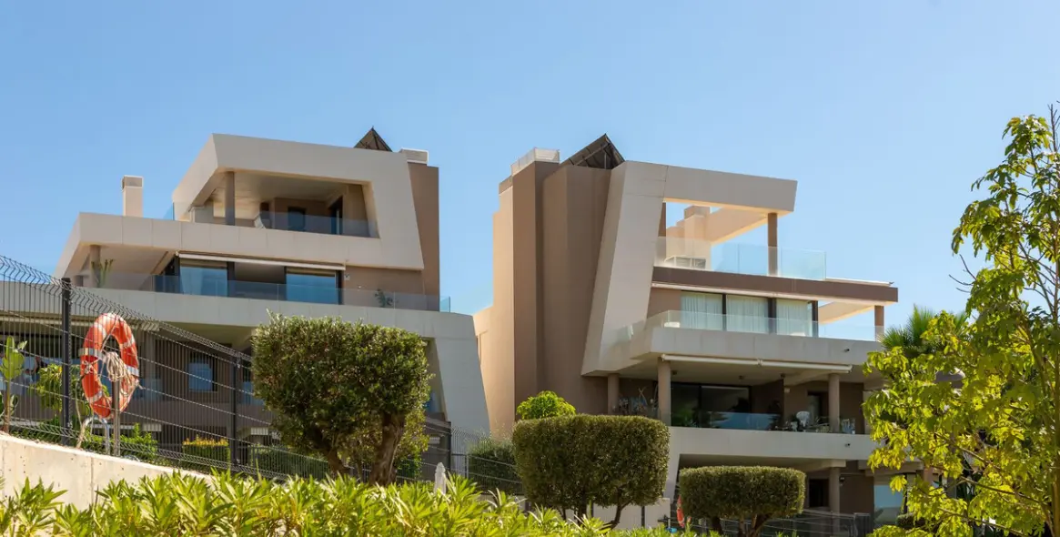 Sale of ground floor apartment in Cabopino 26