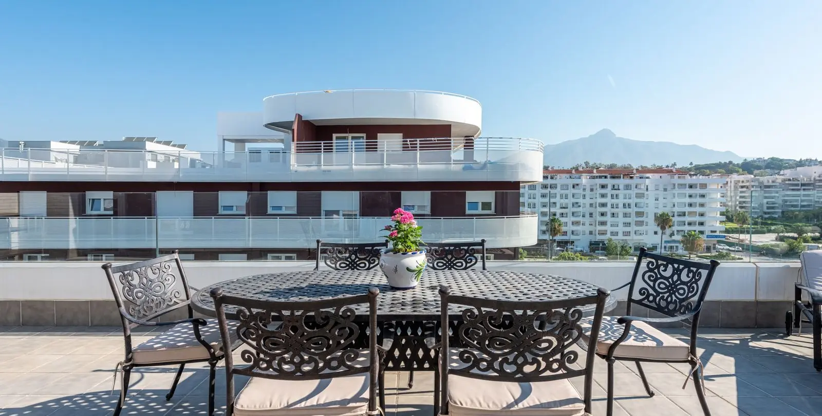 Sale of penthouse in Nueva Andalucía 4