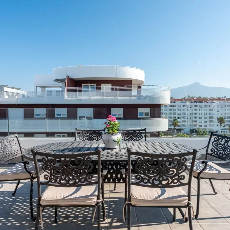 Sale of penthouse in Nueva Andalucía