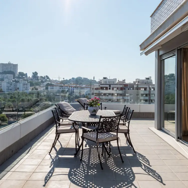 Sale of penthouse in Nueva Andalucía
