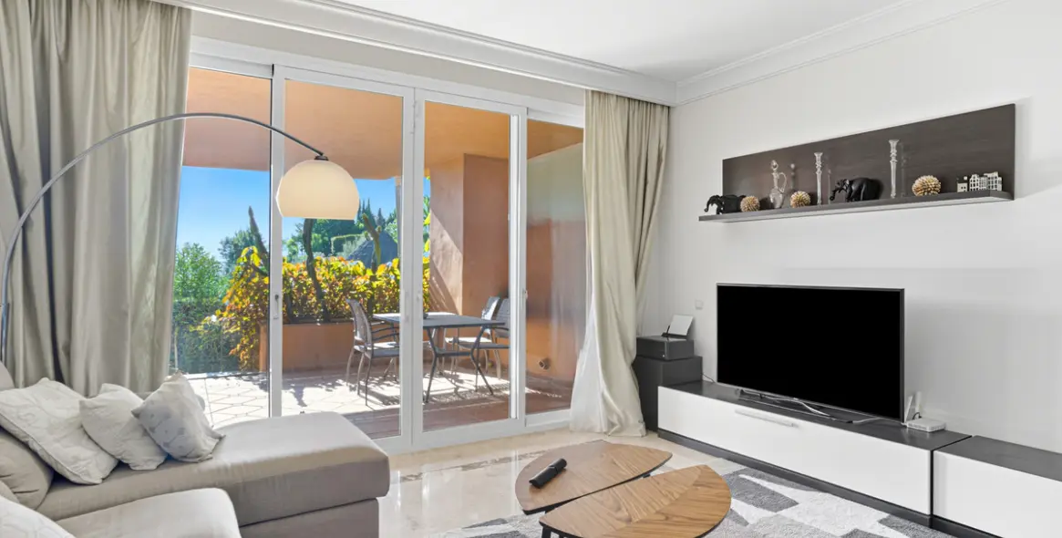 Sale of ground floor apartment in Nueva Andalucía 2