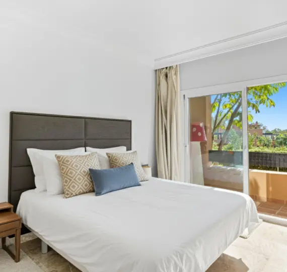 Sale of ground floor apartment in Nueva Andalucía