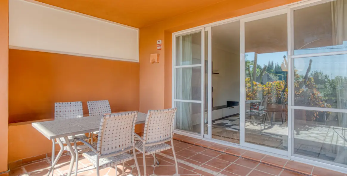 Sale of ground floor apartment in Nueva Andalucía 5
