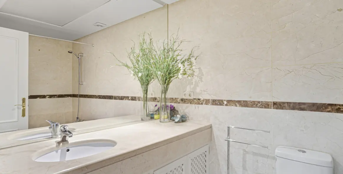 Sale of ground floor apartment in Nueva Andalucía 7