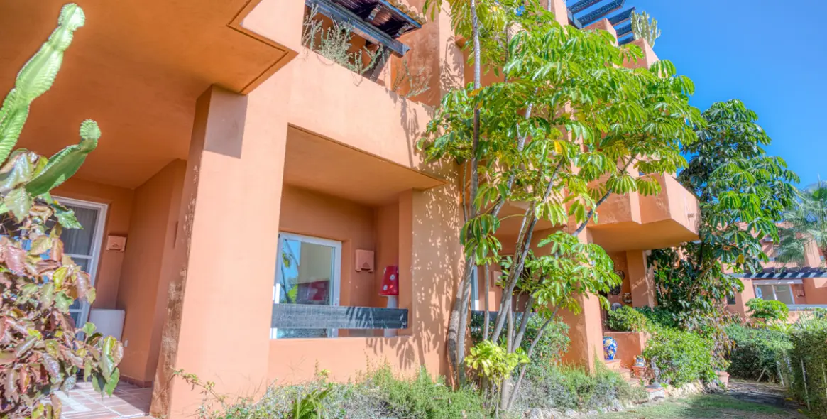 Sale of ground floor apartment in Nueva Andalucía 10