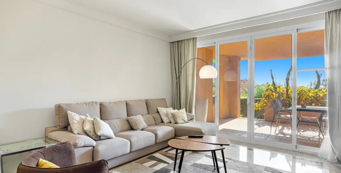 Sale of ground floor apartment in Nueva Andalucía 11