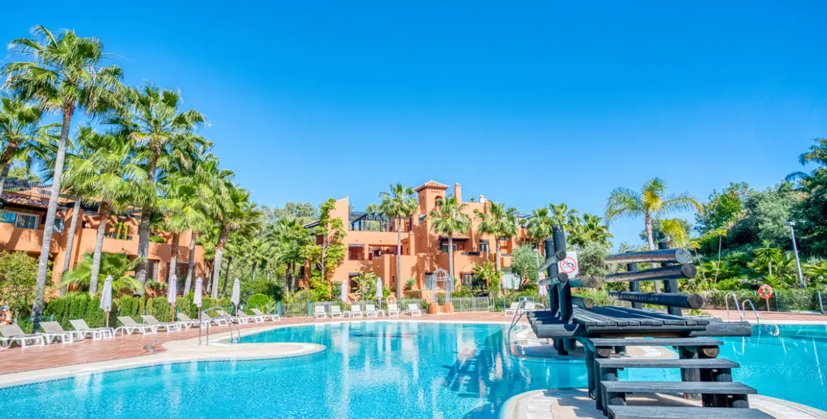 Sale of ground floor apartment in Nueva Andalucía 13