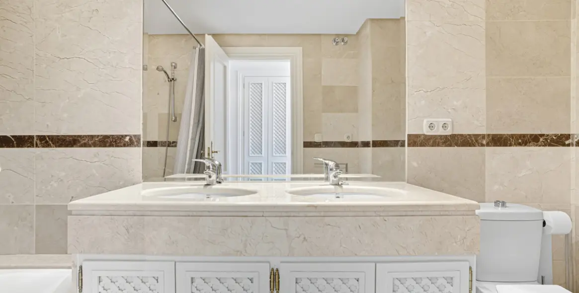 Продажа апартаментов на первом этаже в Nueva Andalucía 21