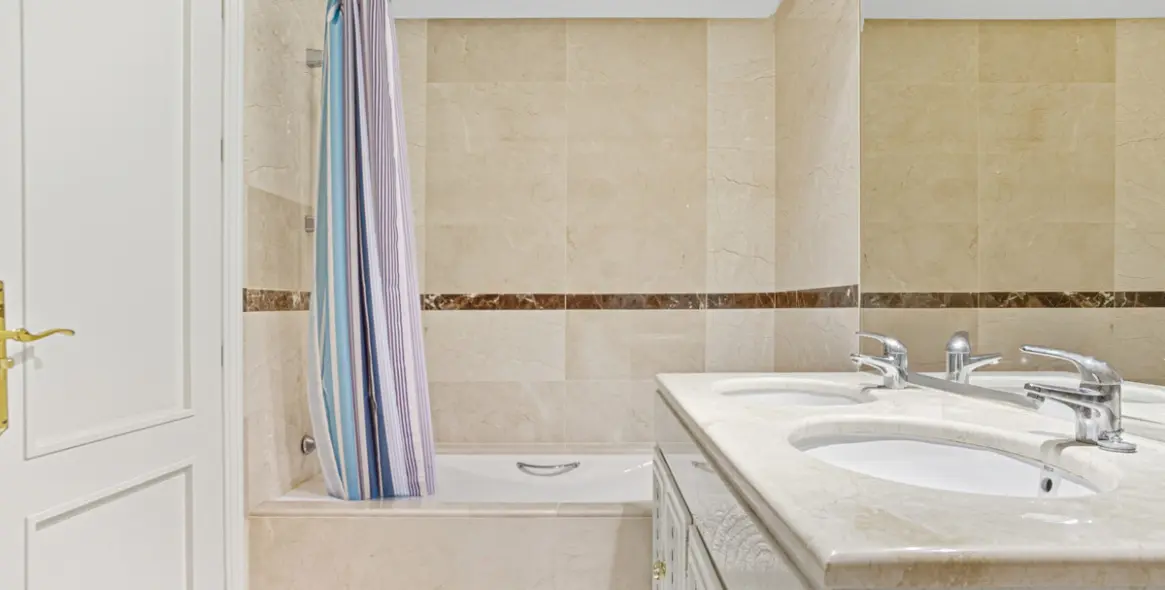 Продажа апартаментов на первом этаже в Nueva Andalucía 22