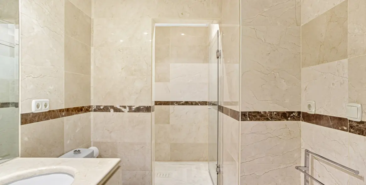 Продажа апартаментов на первом этаже в Nueva Andalucía 24