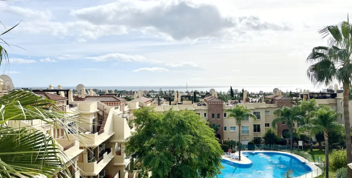 Sale of penthouse in Estepona (district New Golden Mile) 1