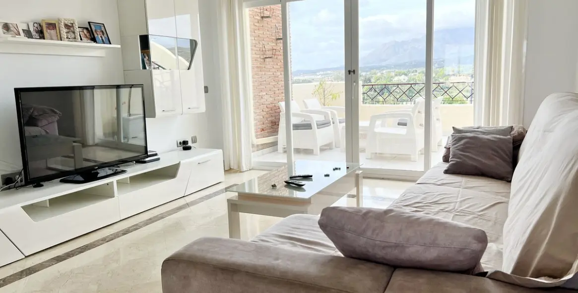 Sale of penthouse in Estepona (district New Golden Mile) 2