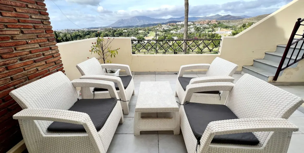 Sale of penthouse in Estepona (district New Golden Mile) 3