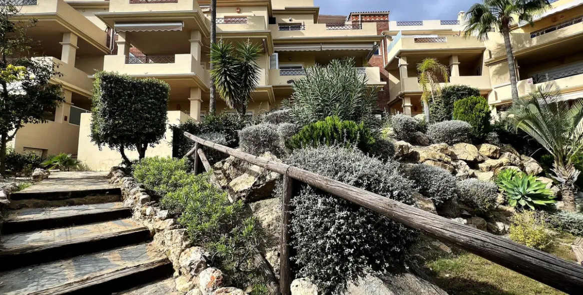 Долгосрочная аренда пентхауса в New Golden Mile 15