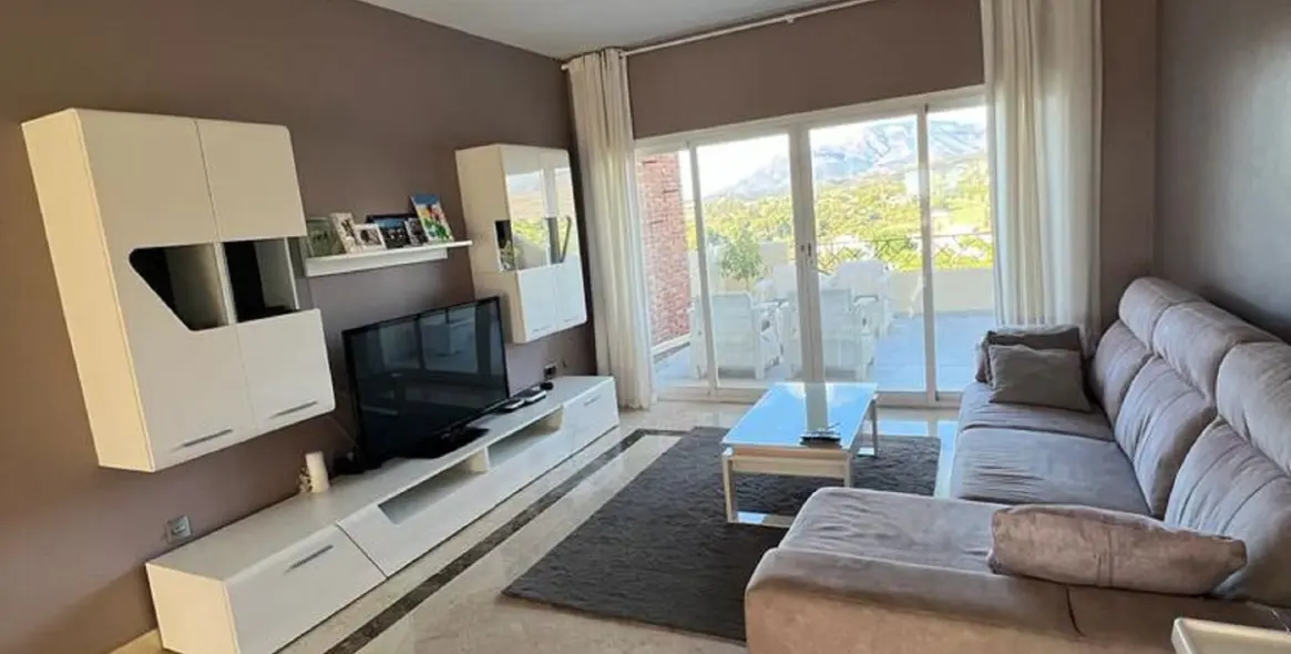 Alquiler a largo plazo de ático en New Golden Mile 21