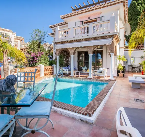 Продажа дома на две семьи в Mijas Golf