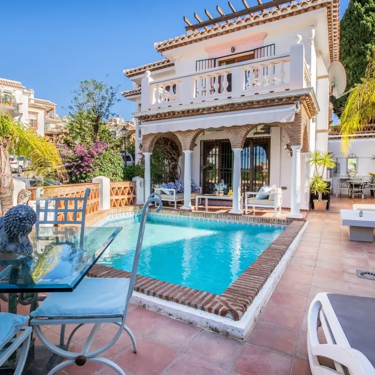 Продажа дома на две семьи в Mijas Golf