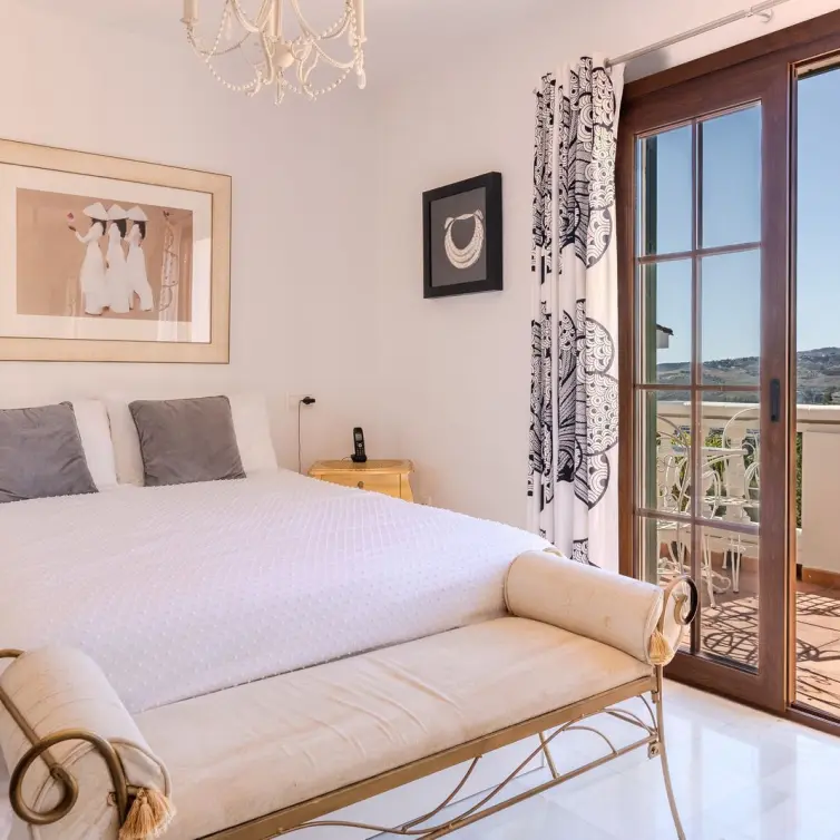 Продажа дома на две семьи в Mijas Golf