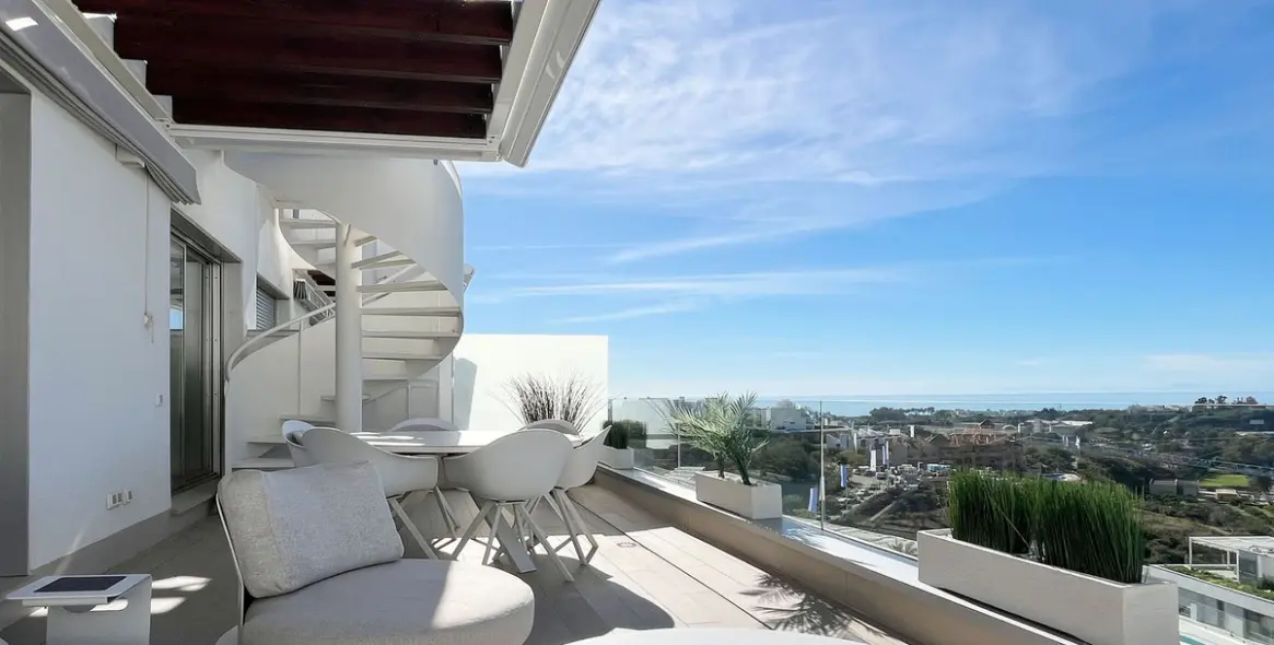 Sale of penthouse in Estepona (district New Golden Mile) 1