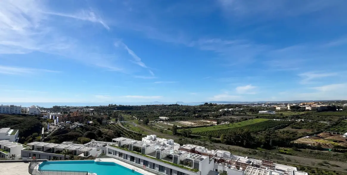 Sale of penthouse in Estepona (district New Golden Mile) 2