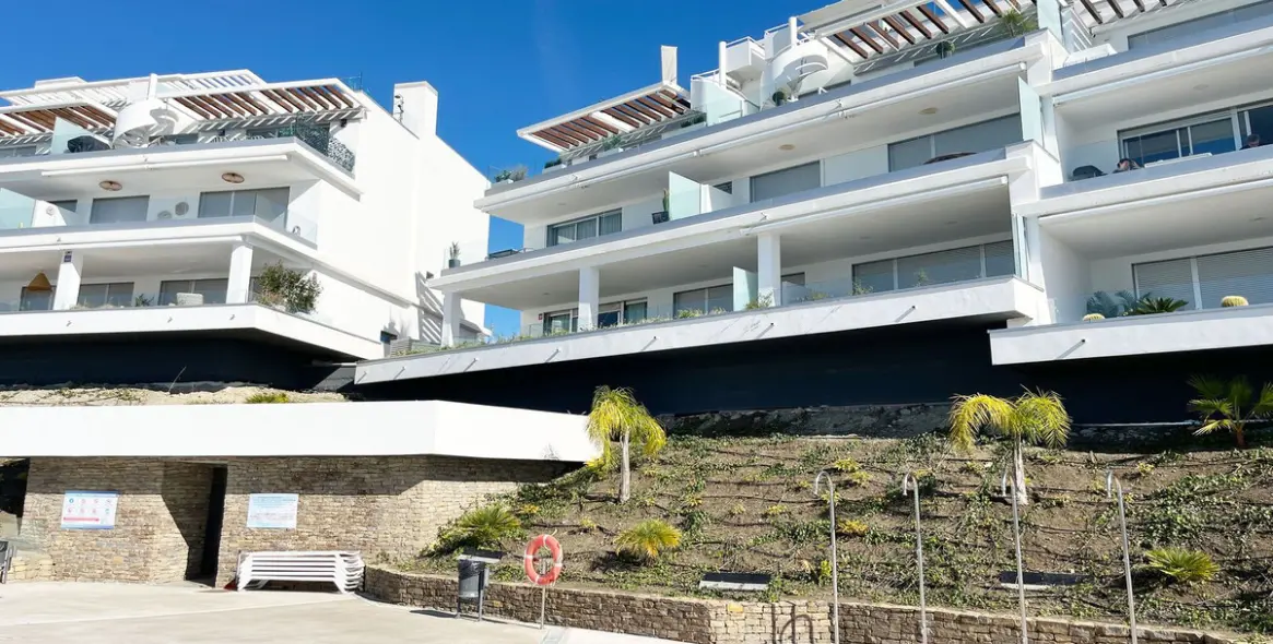 Sale of penthouse in Estepona (district New Golden Mile) 4