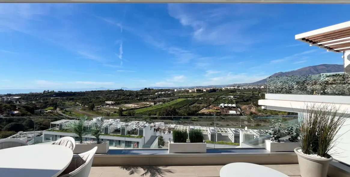 Sale of penthouse in Estepona (district New Golden Mile) 9