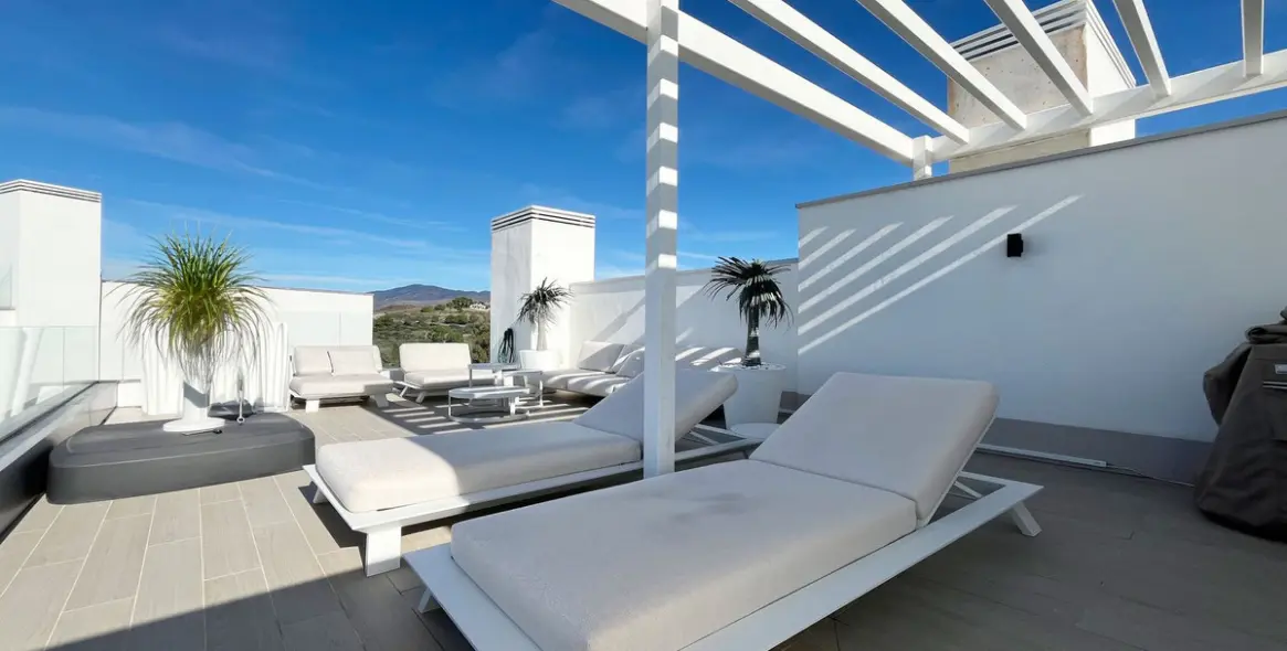 Продажа пентхауса в New Golden Mile 14