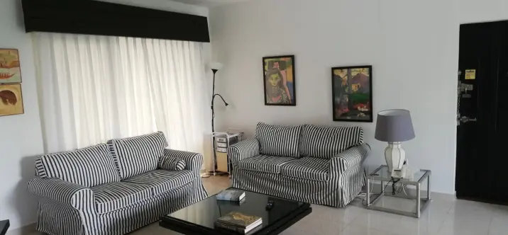 Sale of middle floor apartment in Puerto Banús 1
