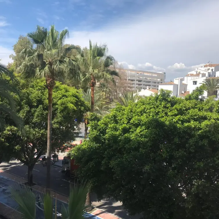 Sale of middle floor apartment in Puerto Banús