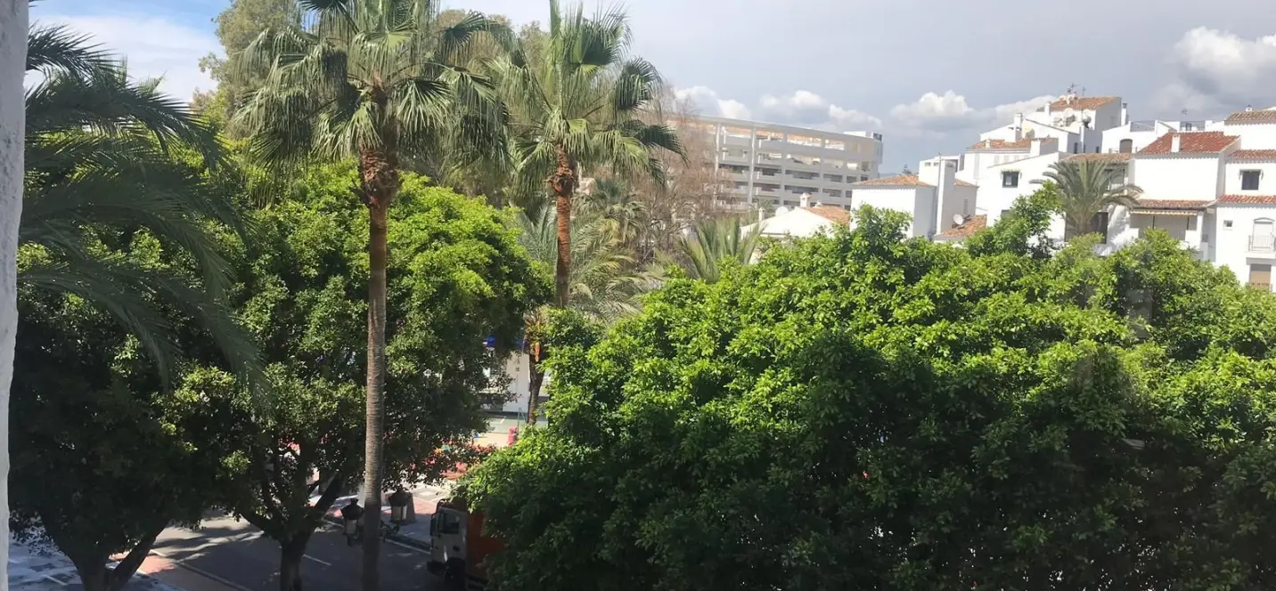 Sale of middle floor apartment in Puerto Banús 0