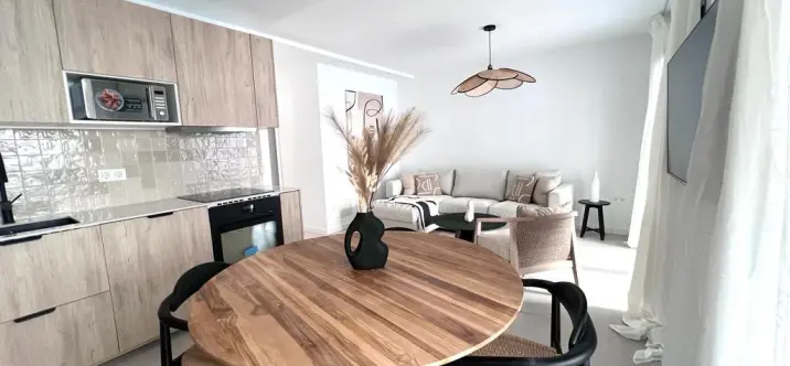 Sale of middle floor apartment in Nueva Andalucía 3