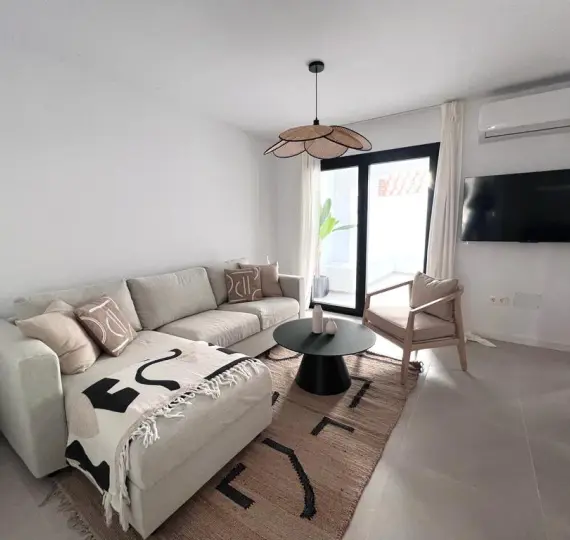 Sale of middle floor apartment in Nueva Andalucía