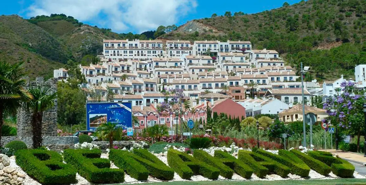 Sale of middle floor apartment in Nueva Andalucía 24