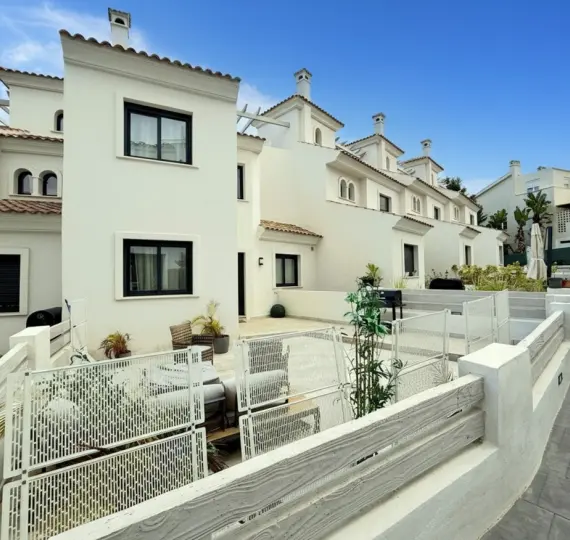 Long-term rent of townhouse in New Golden Mile