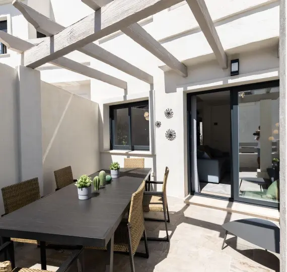 Long-term rent of townhouse in New Golden Mile