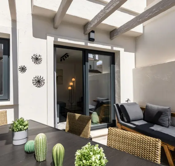 Long-term rent of townhouse in New Golden Mile