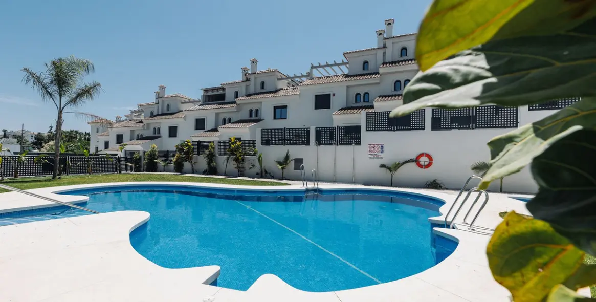 Long-term rent of townhouse in New Golden Mile 29