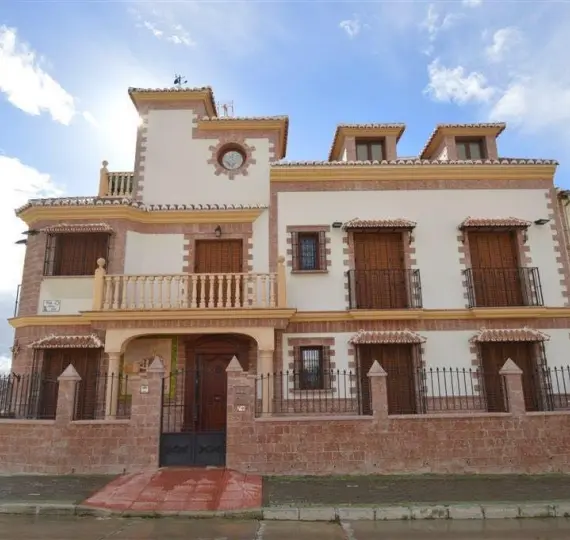 Sale of detached villa in Villanueva De La Concepcion